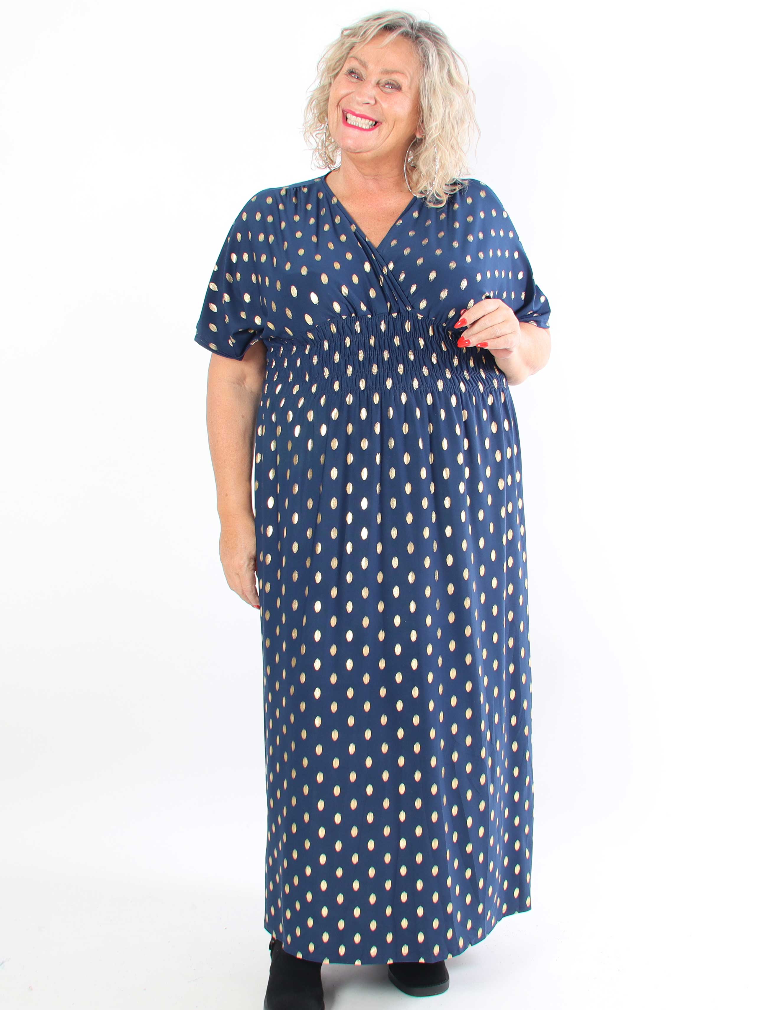 Pams Dot - Lång stretchig plus size-klänning med prickig detalj